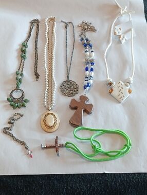 LOT of 7 Necklaces